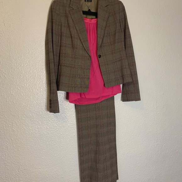 Plaid Pant Suit for Women | Tailored Blazer & Trousers | Workwear Chic - Picture 2 of 5